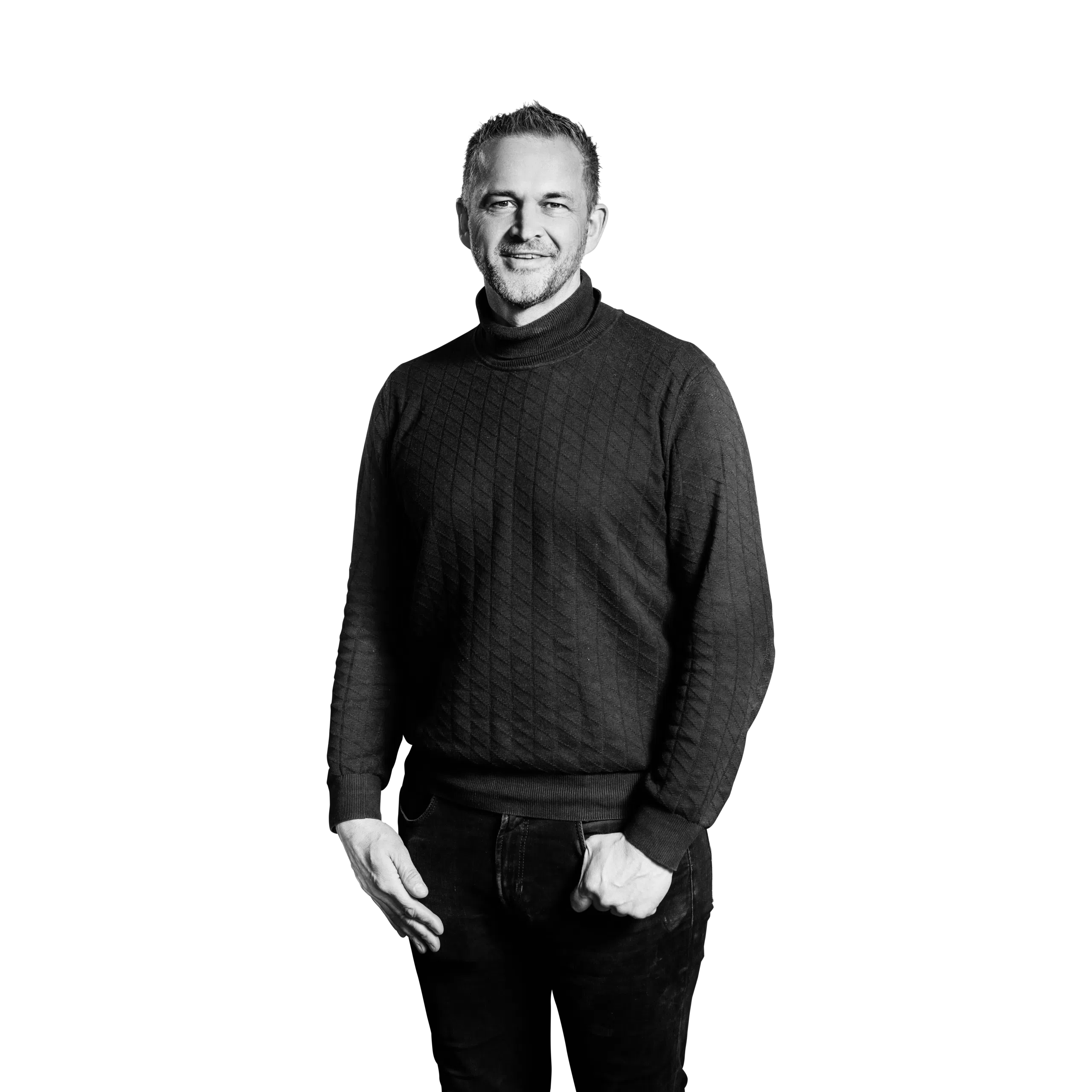 Portretfoto van badkamer ontwerper Anton, in nette staande positie.